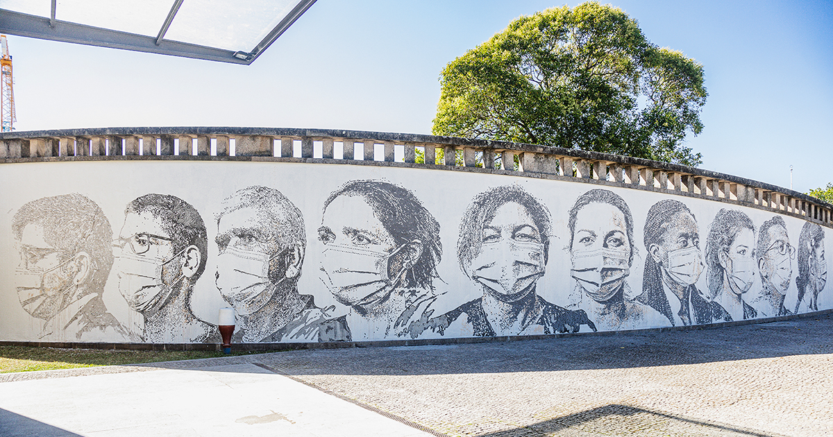 Conheça Esta Linda Homenagem Para Trabalhadores Da Saúde Mascarados Em Um Muro De Hospital Em Portugal